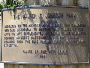 Plaque dédiée à Walter S. Johnson, le plus important collaborateur lors de la reconstruction du Palade