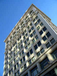 Édifice du Shreve & Co., construit en 1906 cet édifice a survécu au tremblement de terre de la même année (Post St. / Grant Av.)