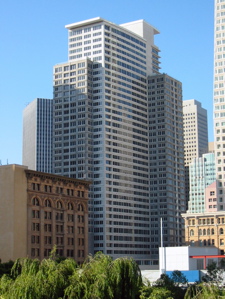 Paramount Building de 30 étages est l'édifice de beton le plus élevé dans une zone sismique (2001 - Mission St. / 3rd St.)