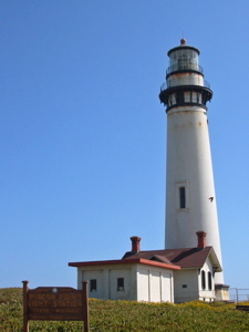 Phare de Pigeon Point, construit en 1872, mesurant 35 m, est l'un des plus haut des États-Unis.