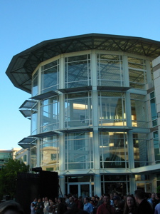 Édifice du campus d'Apple, vu de la cour intérieure