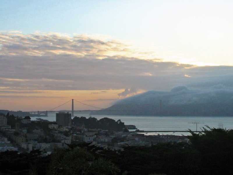 Soleil couchant sur le pont du Golden Gate