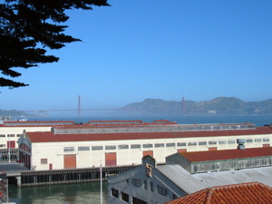 Quais et hangars de Fort Mason, pont du Golden Gate