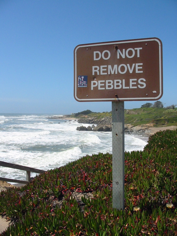 Pebble Beach (la plage aux cailloux) : ne pas enlever les cailloux
