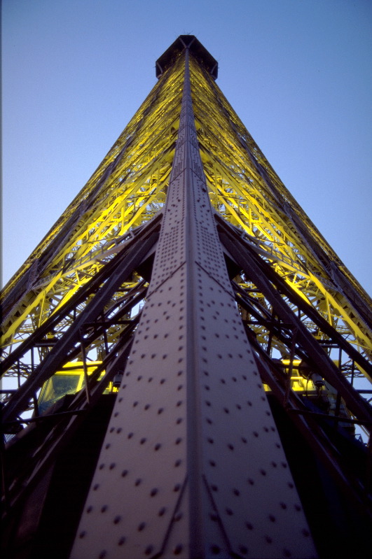Tissage métallique de la Tour Eiffel
