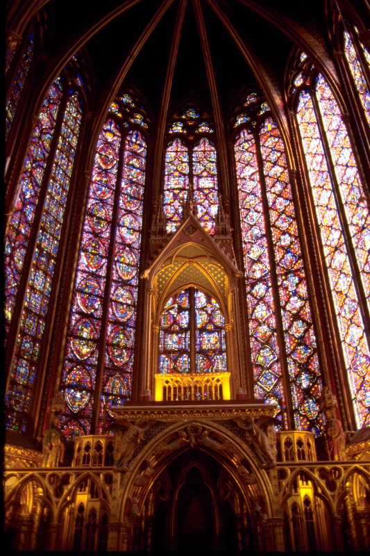 Paris : les magnifiques vitraux gothiques de la Sainte-Chapelle