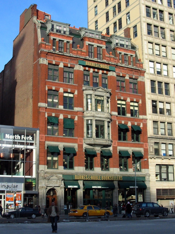 Century Building (1881) de briques rouges et pierre blanche, du côté nord