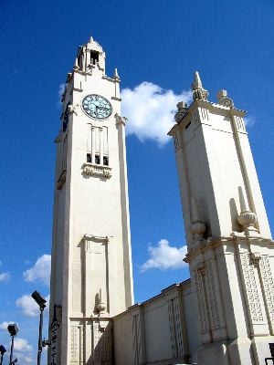 La tour fût érigée en 1922 à la mémoire des marins de la marine marchande morts au cours de la Première Guerre mondiale.