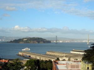 Quais et pont de San Francisco-Oakland Bay vus de CoIt Tower