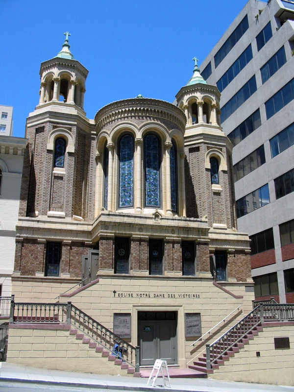 Église Notre Dame des Victoires (1913) sur Bush St. dans le "French Quarter" de San Francisco