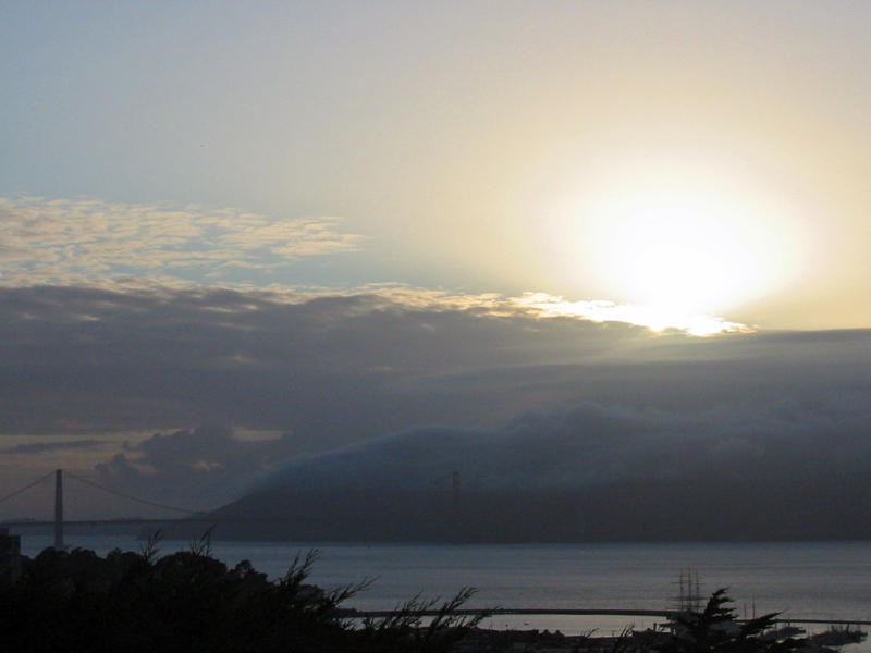 Soleil couchant sur le pont du Golden Gate